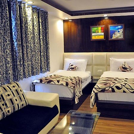 Hotel Elegance New Delhi Exterior photo