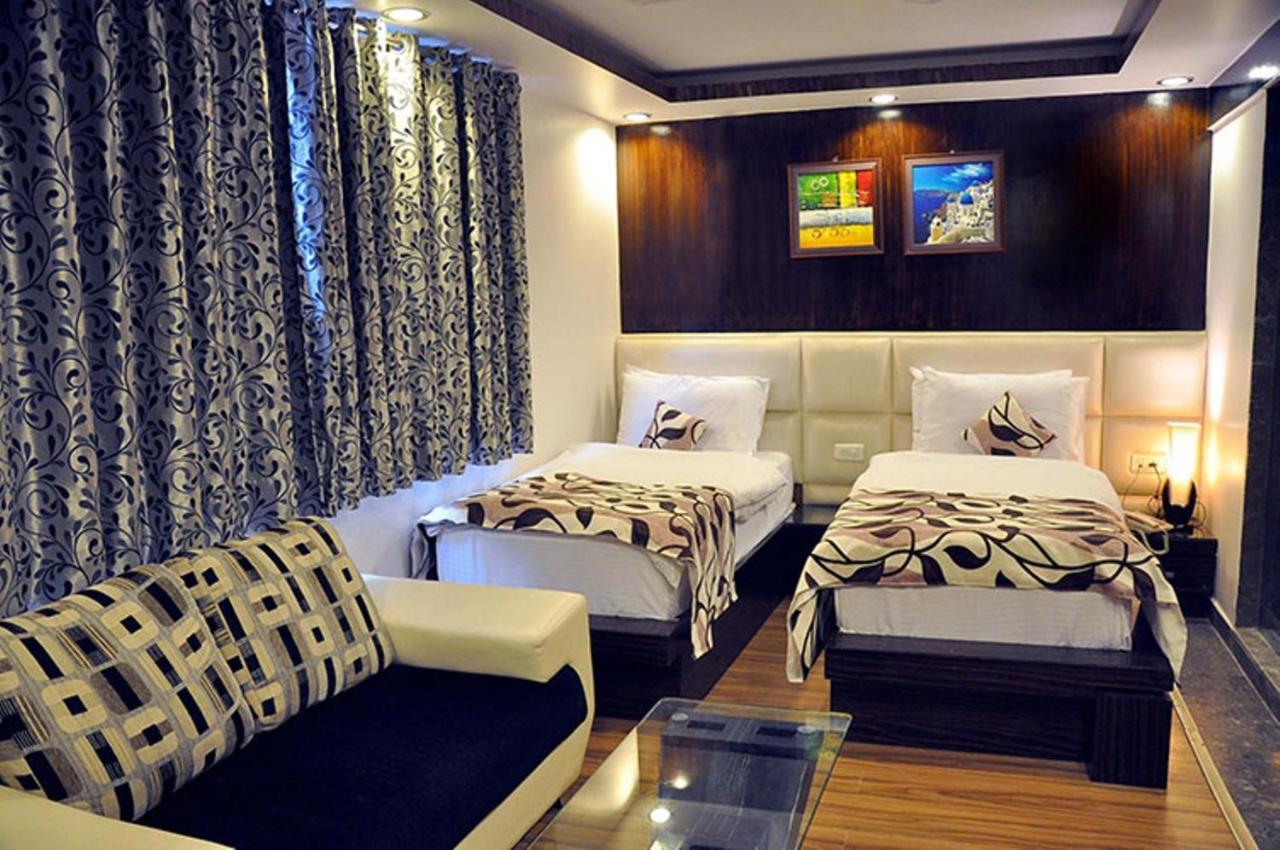 Hotel Elegance New Delhi Exterior photo