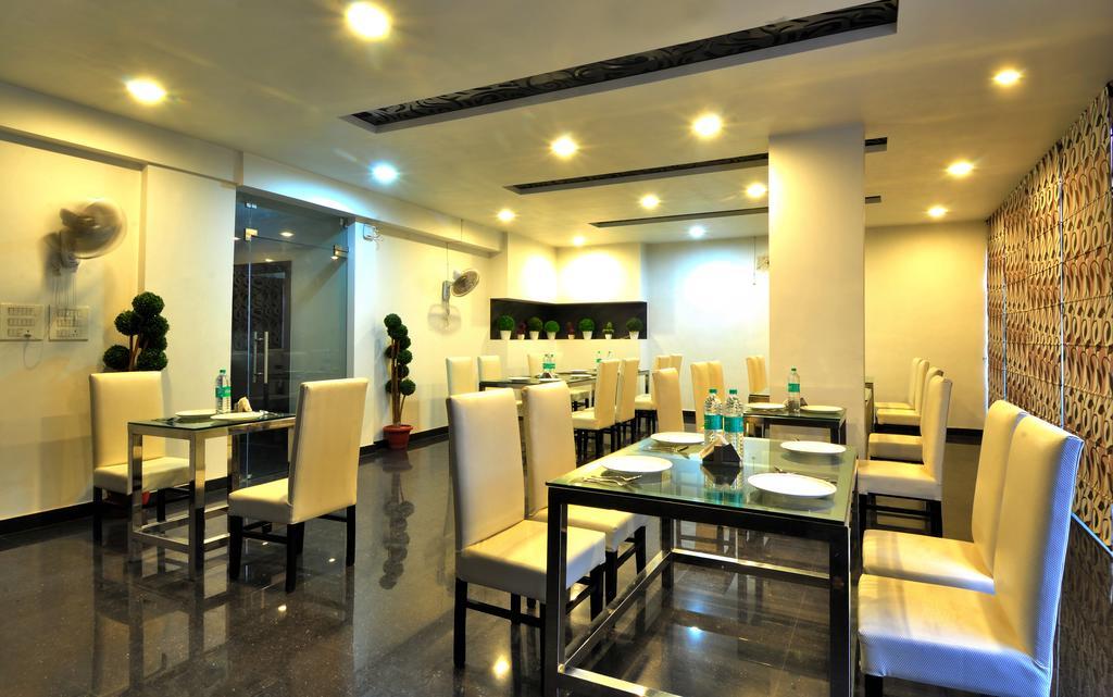 Hotel Elegance New Delhi Exterior photo