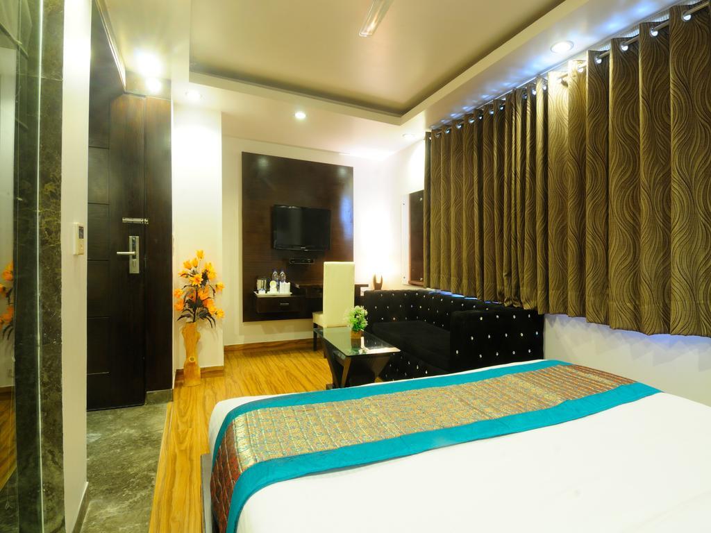 Hotel Elegance New Delhi Exterior photo
