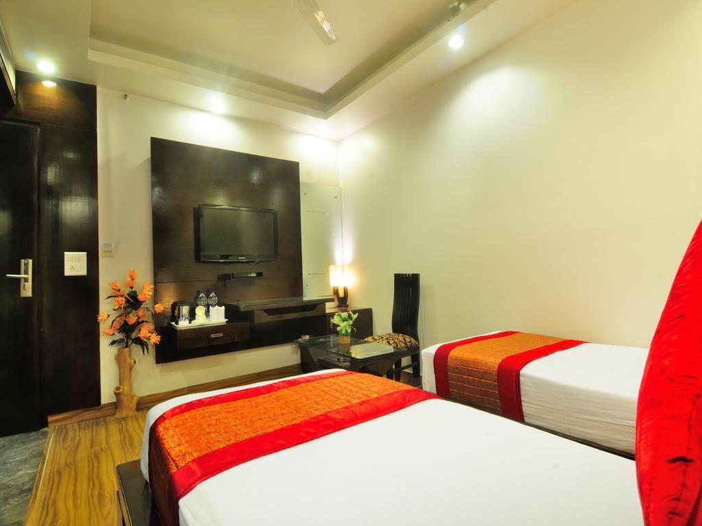 Hotel Elegance New Delhi Exterior photo