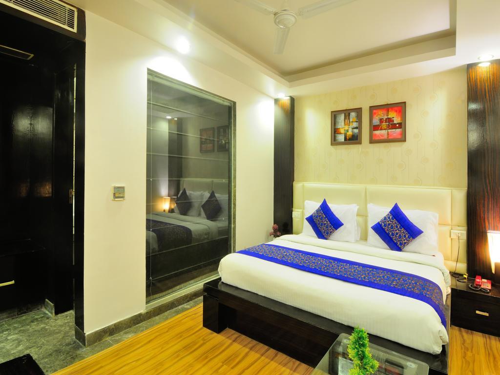 Hotel Elegance New Delhi Exterior photo