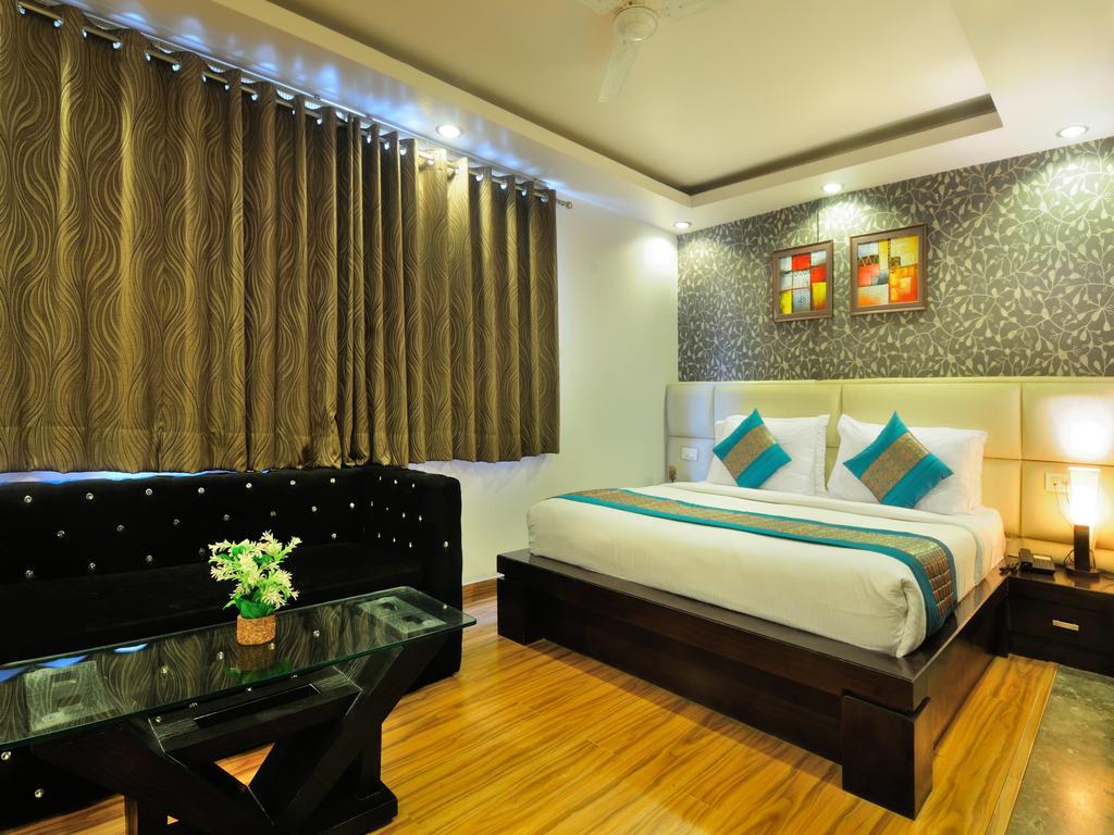 Hotel Elegance New Delhi Exterior photo