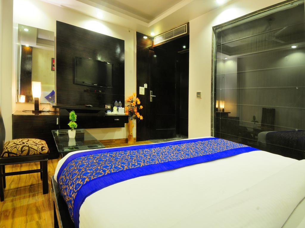 Hotel Elegance New Delhi Exterior photo