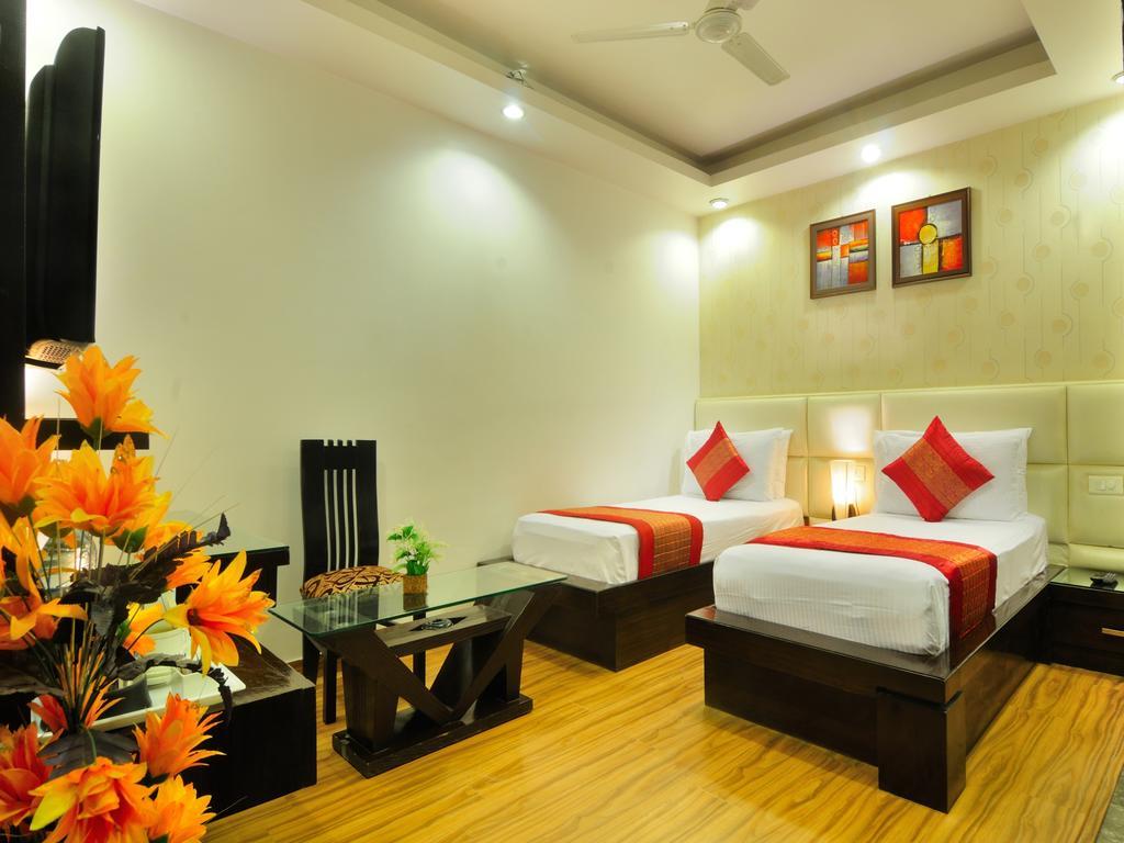 Hotel Elegance New Delhi Exterior photo