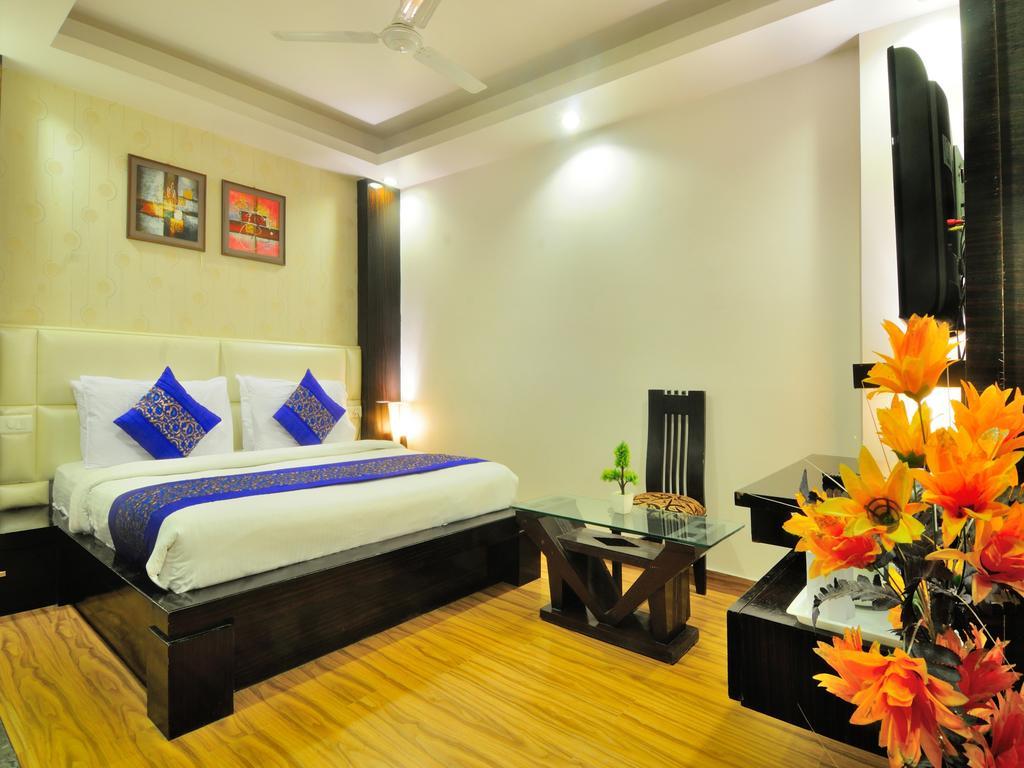 Hotel Elegance New Delhi Exterior photo