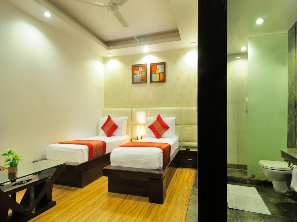 Hotel Elegance New Delhi Exterior photo