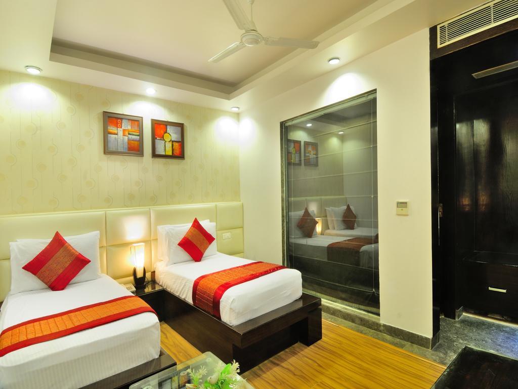 Hotel Elegance New Delhi Exterior photo