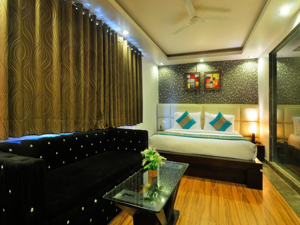 Hotel Elegance New Delhi Exterior photo