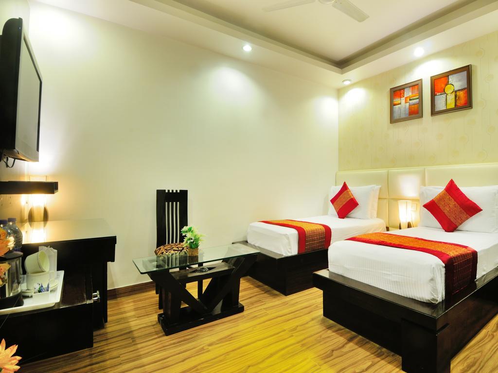 Hotel Elegance New Delhi Exterior photo