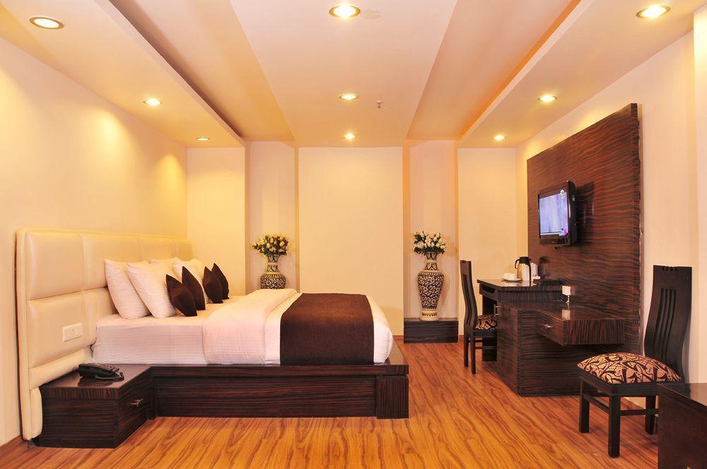 Hotel Elegance New Delhi Exterior photo