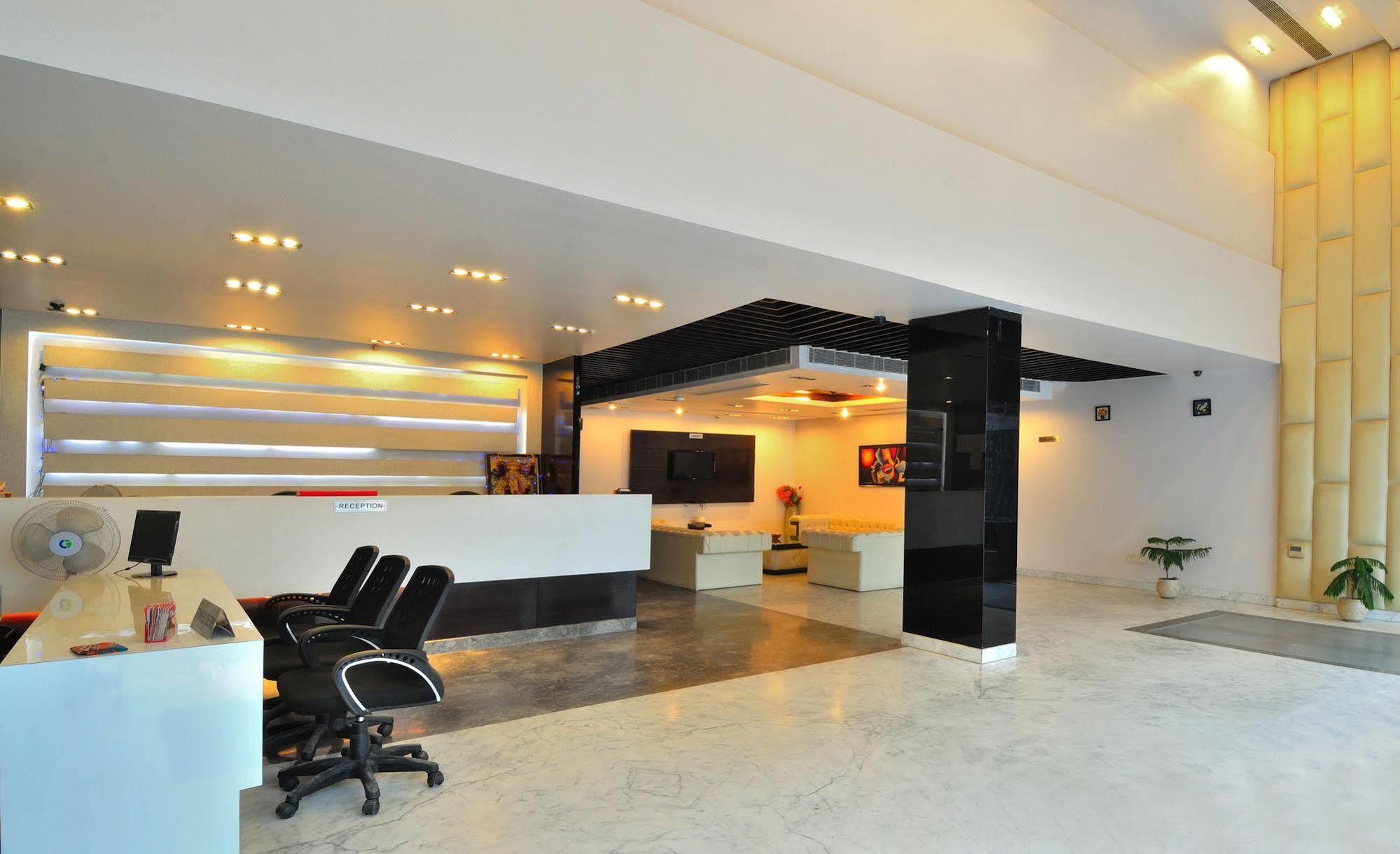 Hotel Elegance New Delhi Exterior photo