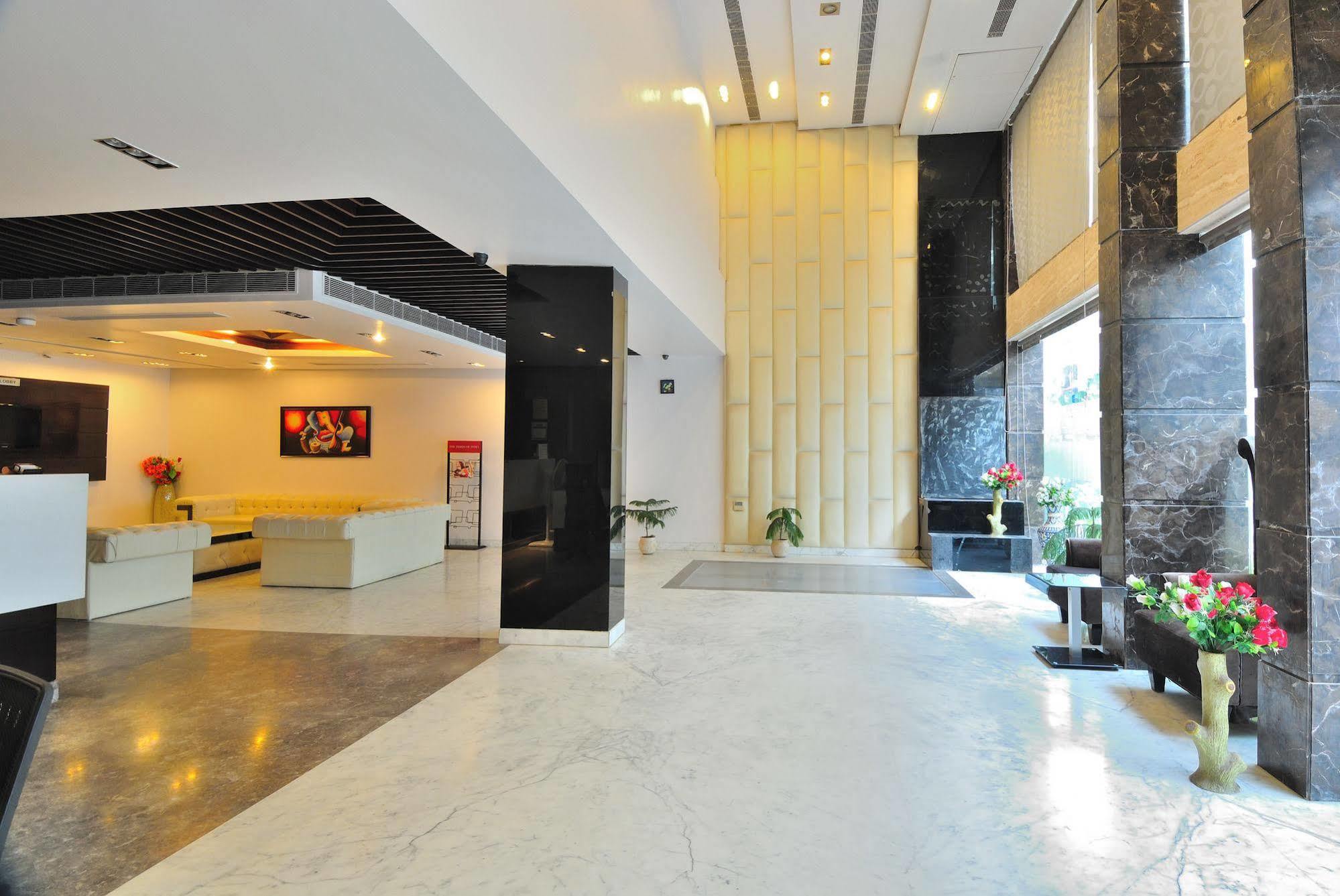 Hotel Elegance New Delhi Exterior photo