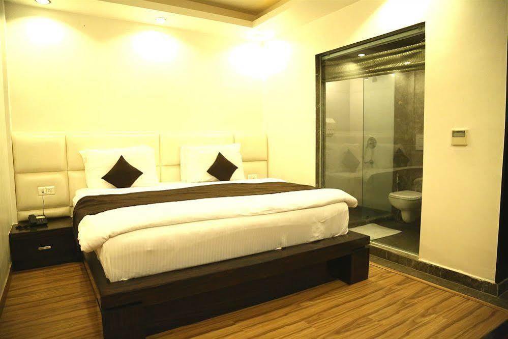 Hotel Elegance New Delhi Exterior photo